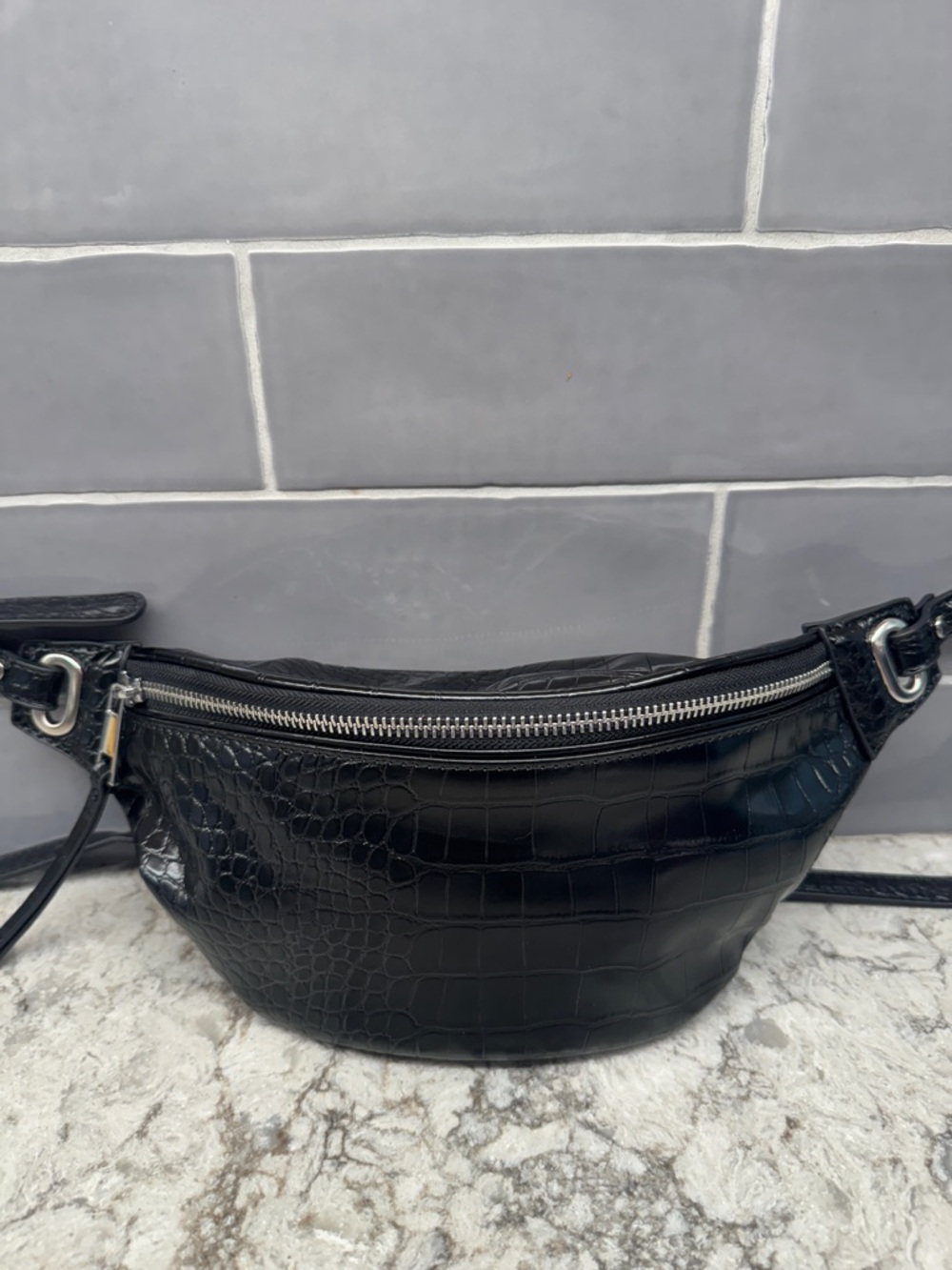 The Drop Preston Belt Bag - Picture 2 of 6